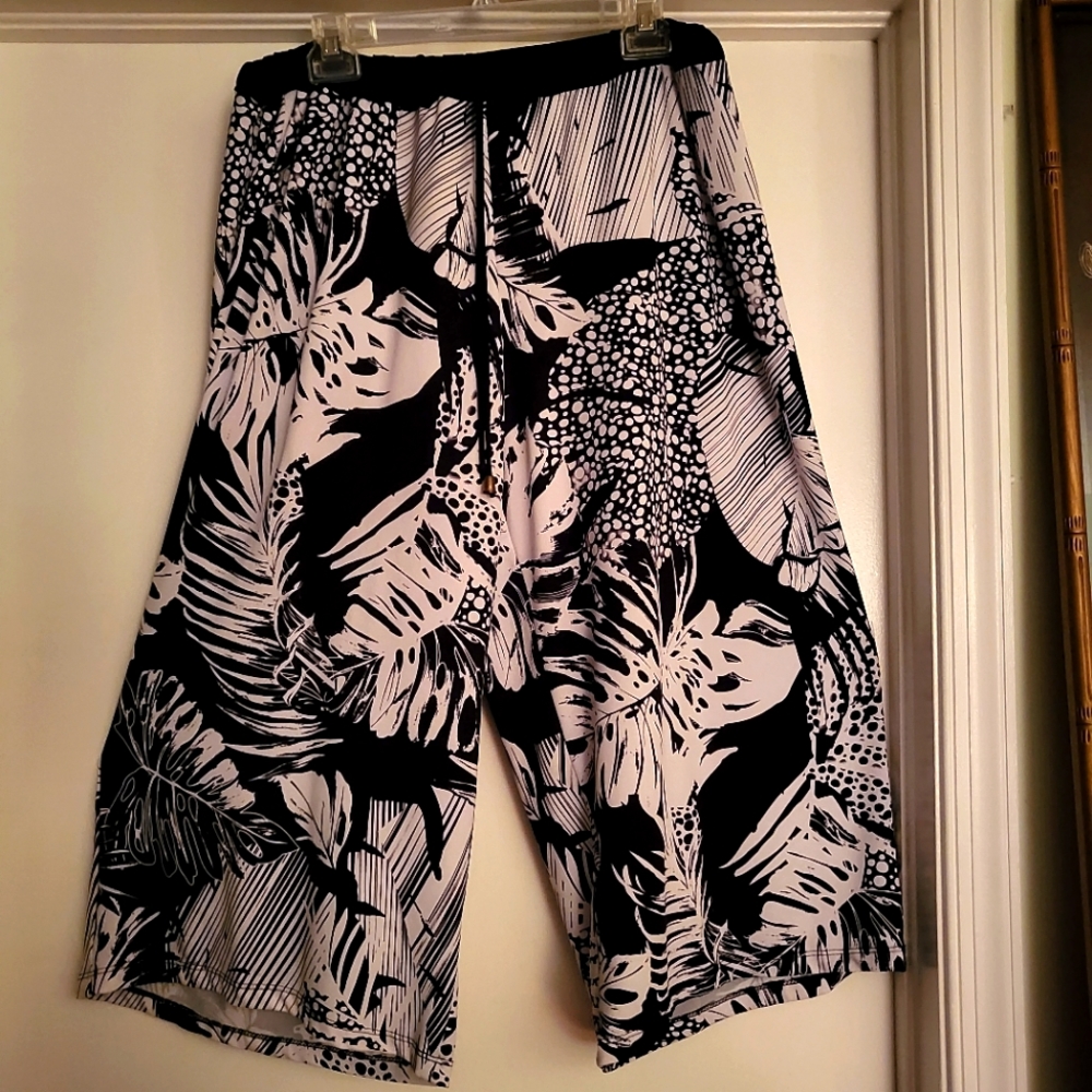 Black and White floral Sevilla Pants